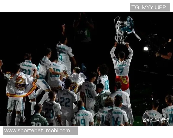 皇马关注19岁荷兰中场斯米特转会费预计超6000万欧元